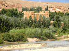 Une kasbah sur le chemin de la vallée des Roses